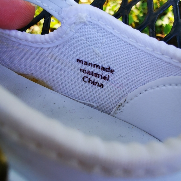 Vintage Zeddy White Faux Patent Leather Baby Shoes with Heart Cut Outs ~ Size 3 - Picture 10 of 16